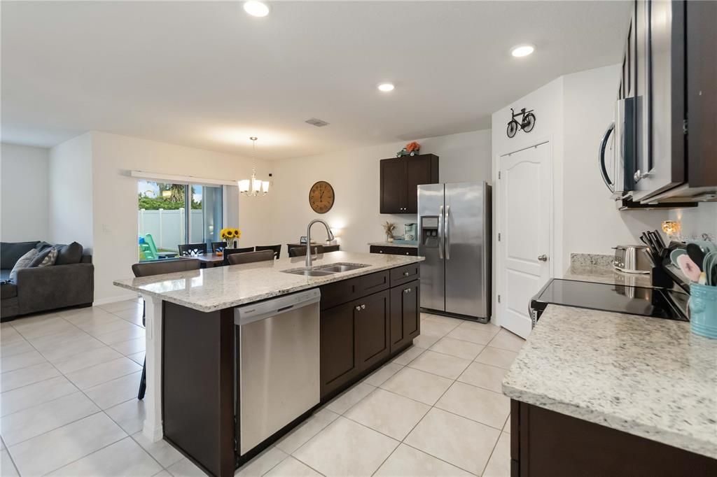 待售: $434,900 (4 贝兹, 2 浴室, 1846 平方英尺)