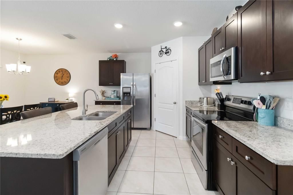 待售: $434,900 (4 贝兹, 2 浴室, 1846 平方英尺)