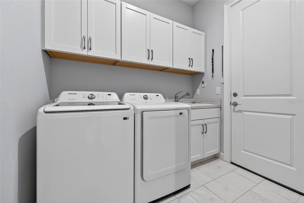 For Rent: $3,800 (3 beds, 2 baths, 2778 Square Feet)