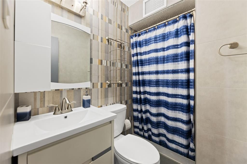 На продажу: $295,000 (3 спален, 2 ванн, 900 Квадратных фут)