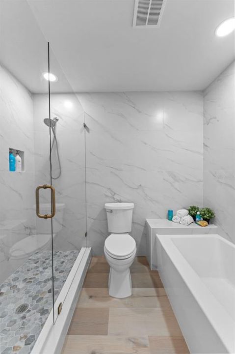 For Sale: $950,000 (3 beds, 3 baths, 2390 Square Feet)