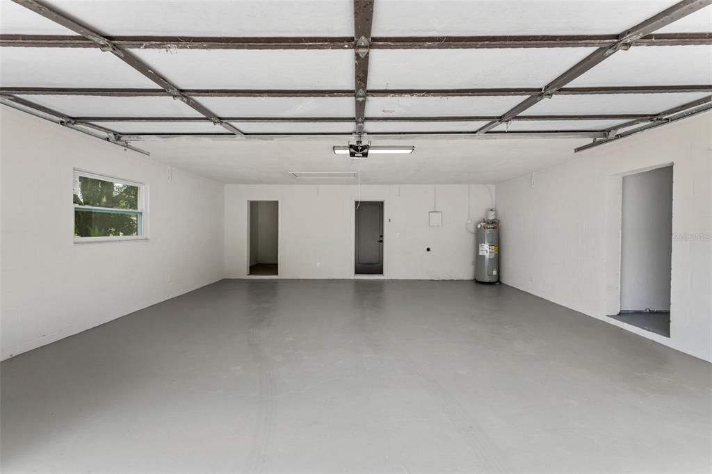 For Sale: $950,000 (3 beds, 3 baths, 2390 Square Feet)