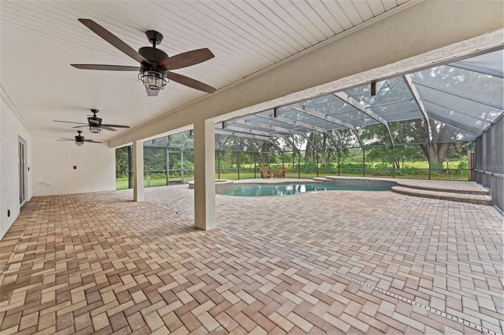 For Sale: $950,000 (3 beds, 3 baths, 2390 Square Feet)