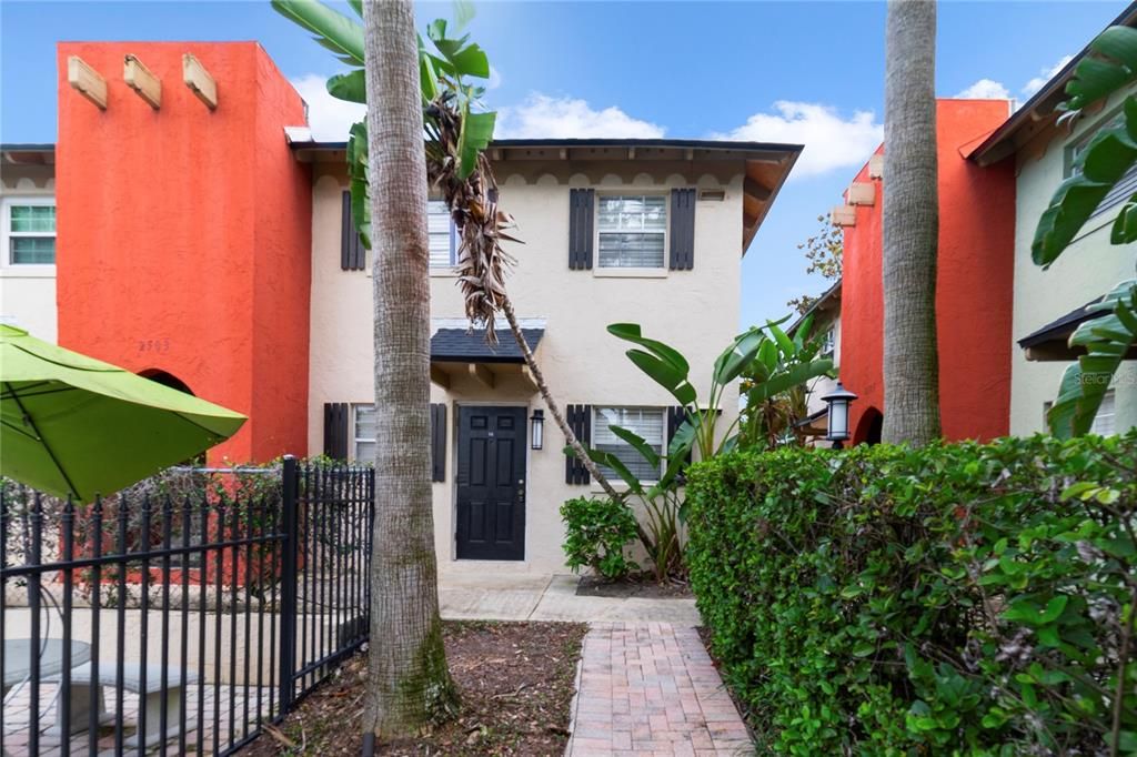 For Sale: $125,000 (1 beds, 1 baths, 537 Square Feet)