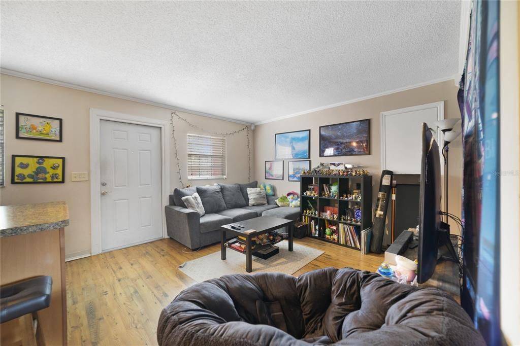 For Sale: $125,000 (1 beds, 1 baths, 537 Square Feet)