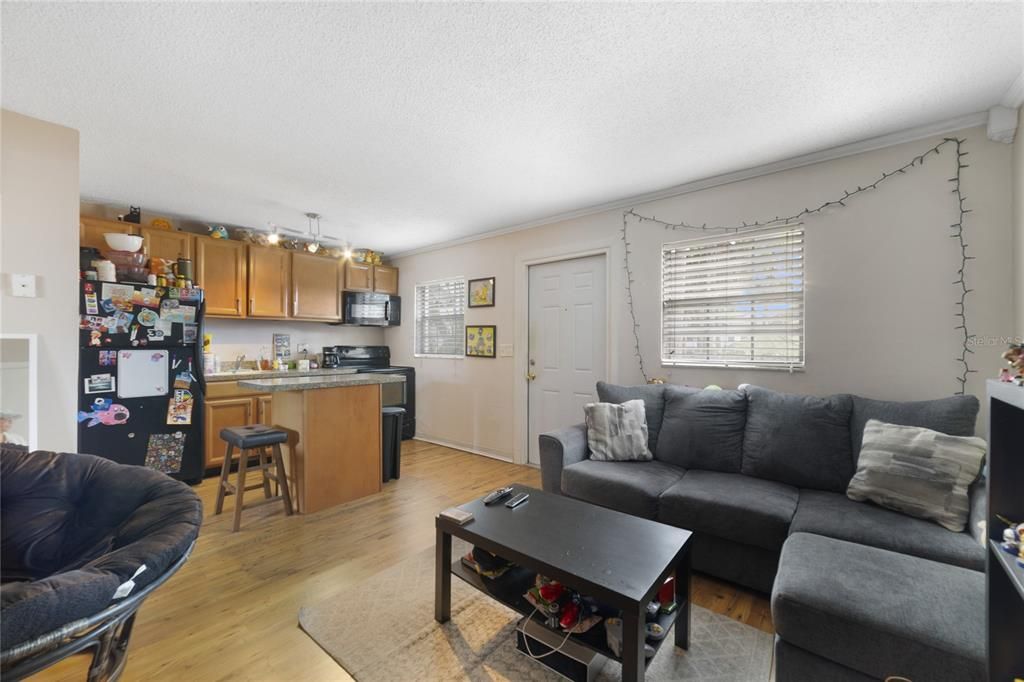 For Sale: $125,000 (1 beds, 1 baths, 537 Square Feet)