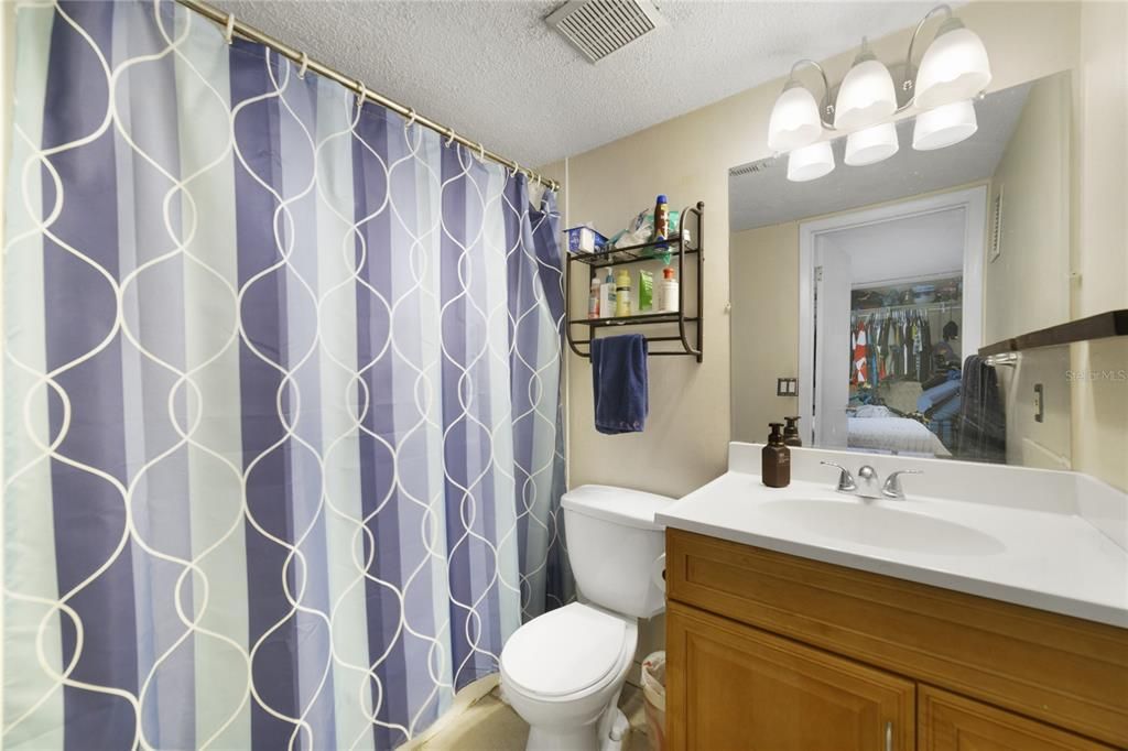 For Sale: $125,000 (1 beds, 1 baths, 537 Square Feet)