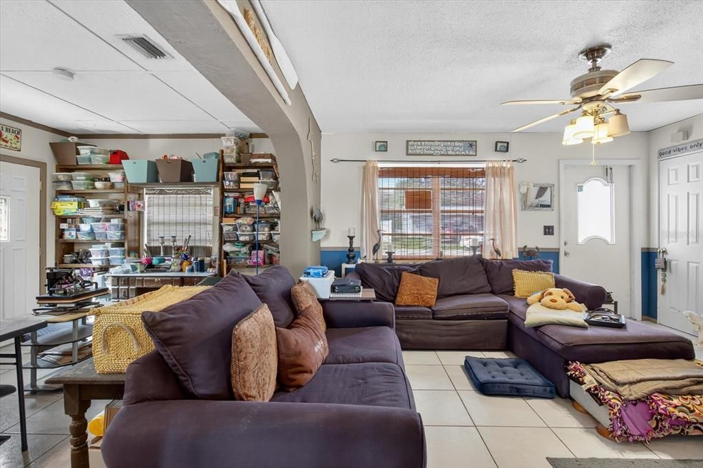 Active With Contract: $280,000 (3 beds, 1 baths, 1171 Square Feet)