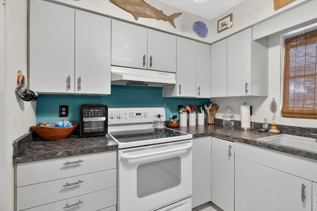 Active With Contract: $280,000 (3 beds, 1 baths, 1171 Square Feet)