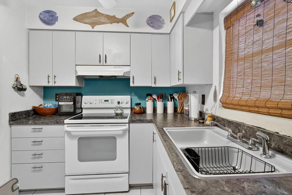 Active With Contract: $280,000 (3 beds, 1 baths, 1171 Square Feet)