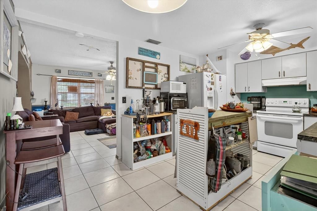 Active With Contract: $280,000 (3 beds, 1 baths, 1171 Square Feet)