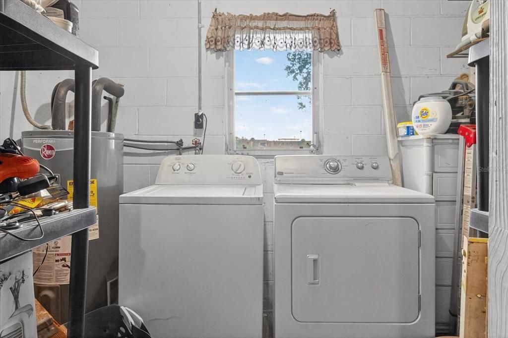 Active With Contract: $280,000 (3 beds, 1 baths, 1171 Square Feet)