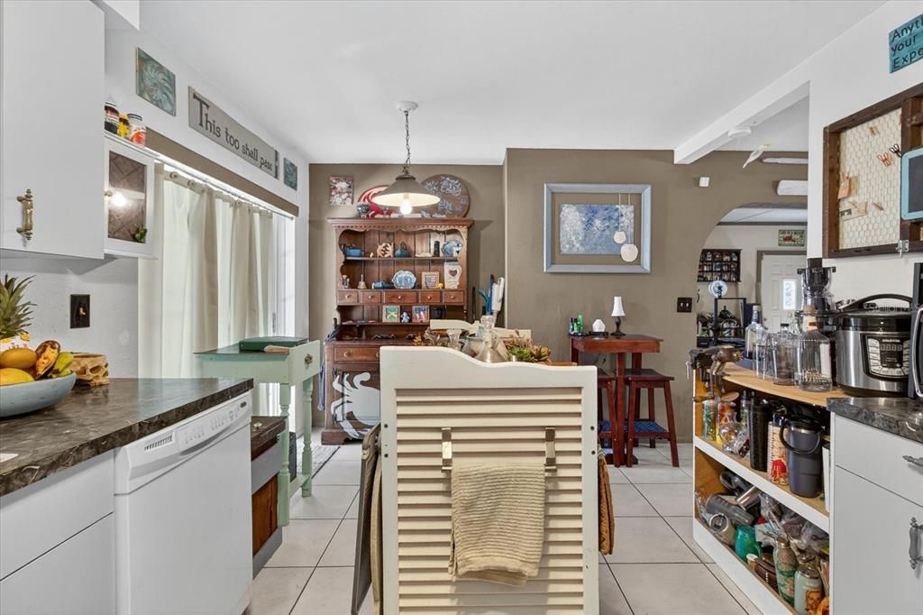 Active With Contract: $280,000 (3 beds, 1 baths, 1171 Square Feet)