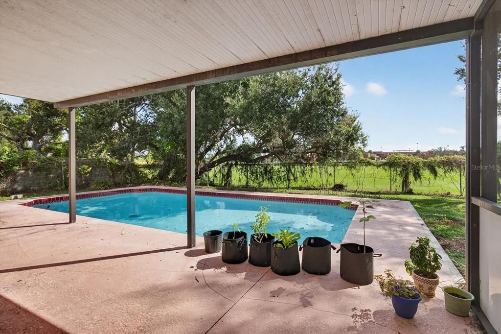 Active With Contract: $280,000 (3 beds, 1 baths, 1171 Square Feet)