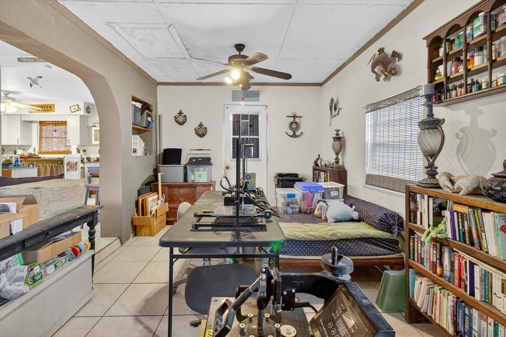 Active With Contract: $280,000 (3 beds, 1 baths, 1171 Square Feet)