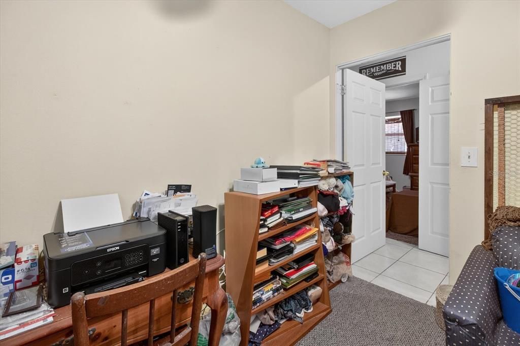 Active With Contract: $280,000 (3 beds, 1 baths, 1171 Square Feet)