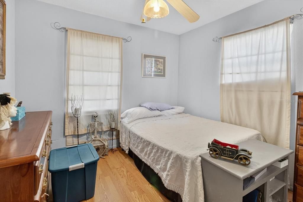 Active With Contract: $280,000 (3 beds, 1 baths, 1171 Square Feet)