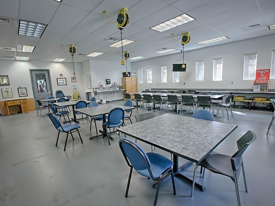 For Sale: $384,999 (3 beds, 2 baths, 1725 Square Feet)