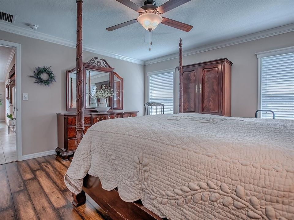 For Sale: $384,999 (3 beds, 2 baths, 1725 Square Feet)