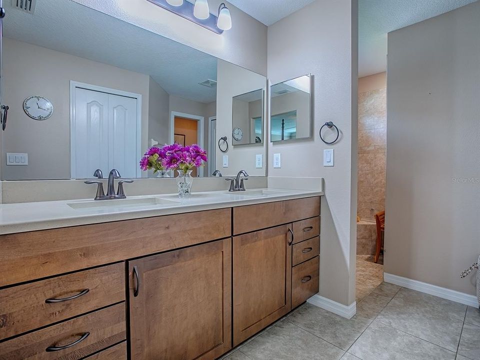 For Sale: $384,999 (3 beds, 2 baths, 1725 Square Feet)