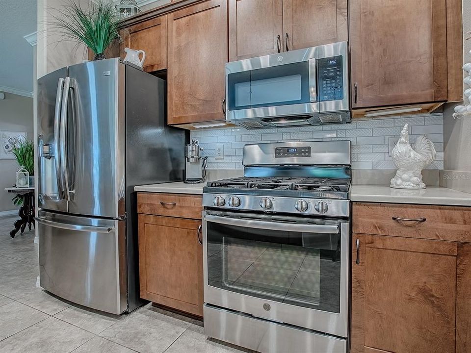 For Sale: $384,999 (3 beds, 2 baths, 1725 Square Feet)