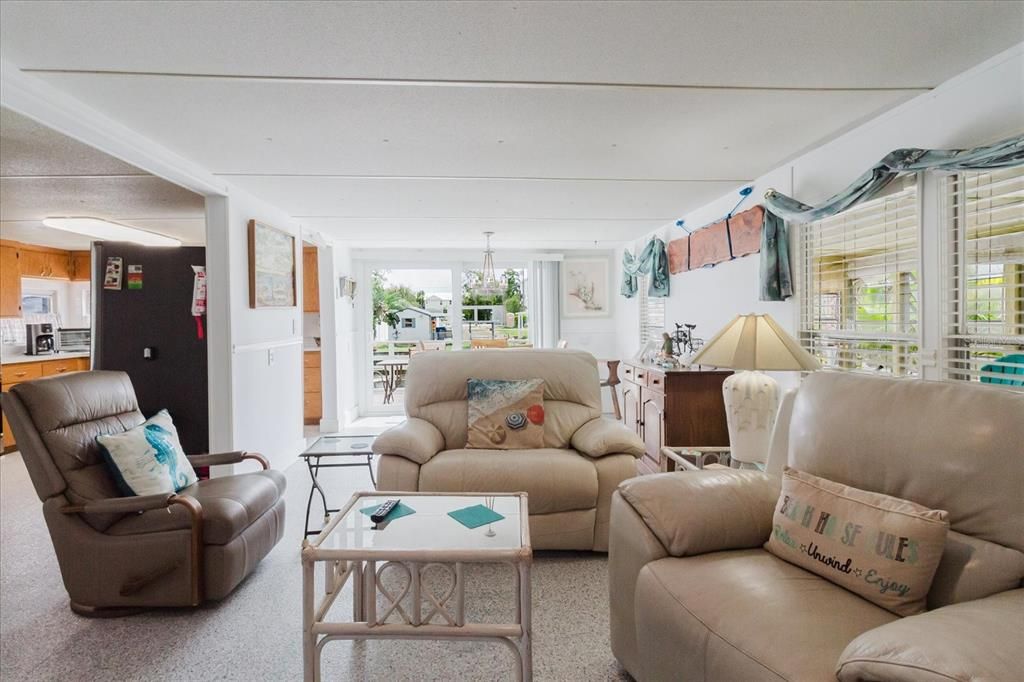 На продажу: $429,000 (3 спален, 2 ванн, 1320 Квадратных фут)