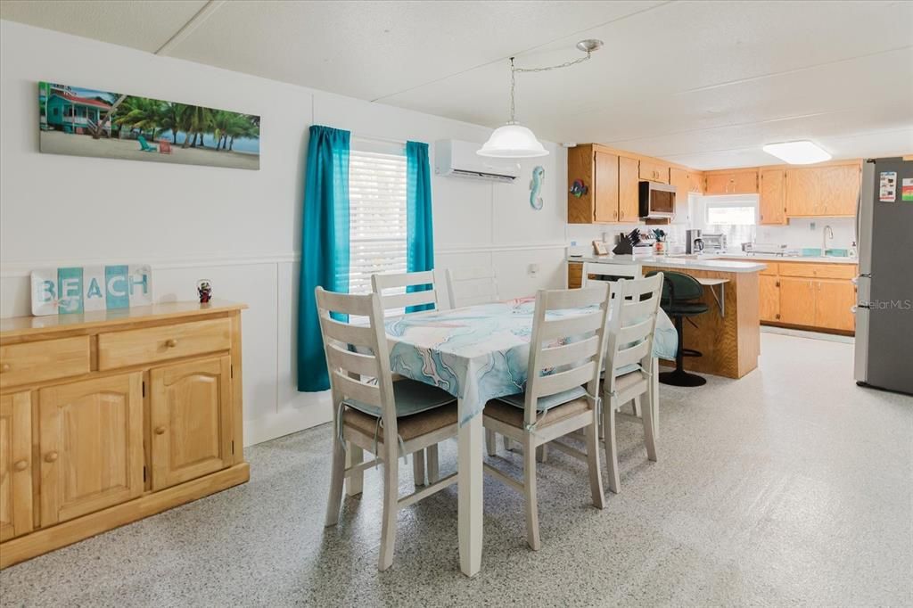 На продажу: $429,000 (3 спален, 2 ванн, 1320 Квадратных фут)