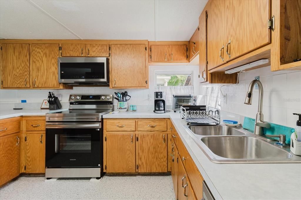 На продажу: $429,000 (3 спален, 2 ванн, 1320 Квадратных фут)