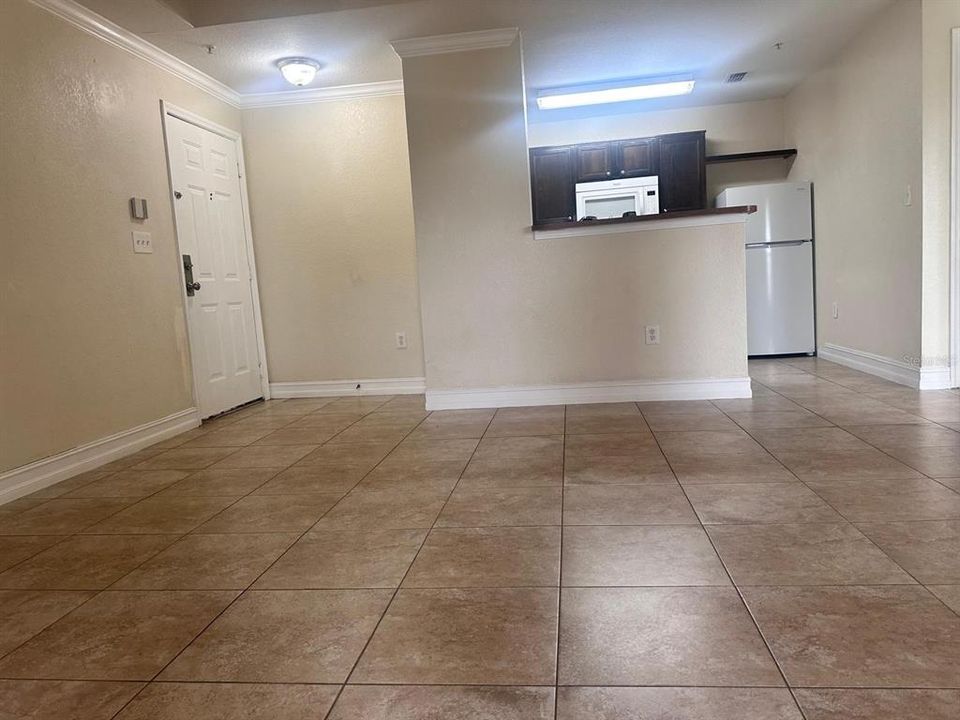 出租: $1,350 (1 贝兹, 1 浴室, 768 平方英尺)