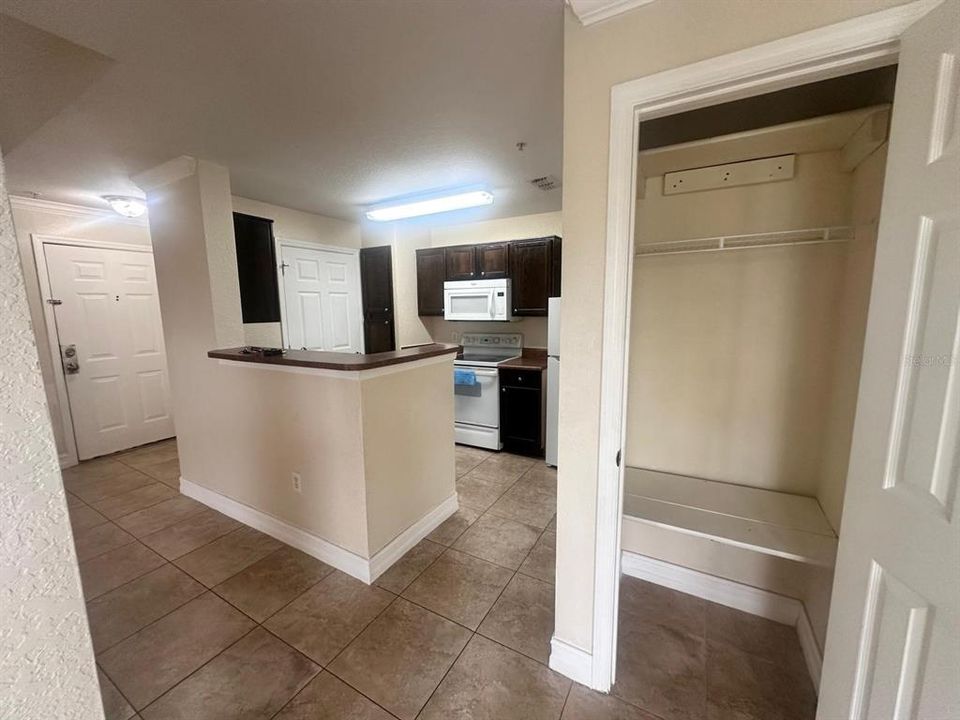 出租: $1,350 (1 贝兹, 1 浴室, 768 平方英尺)