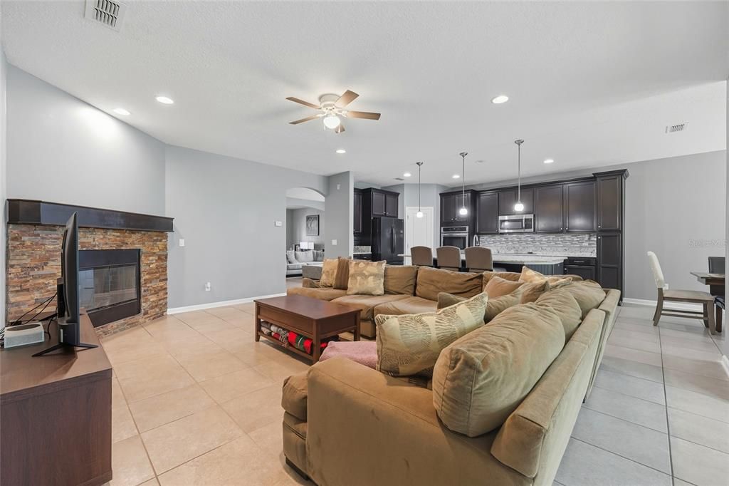 待售: $470,000 (5 贝兹, 4 浴室, 3622 平方英尺)