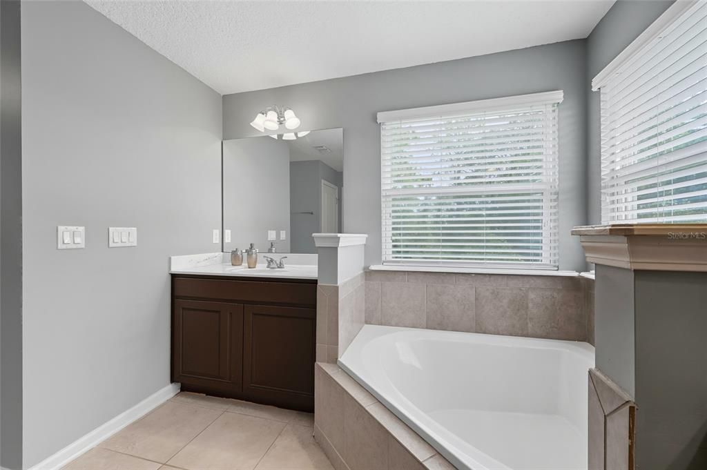 待售: $470,000 (5 贝兹, 4 浴室, 3622 平方英尺)