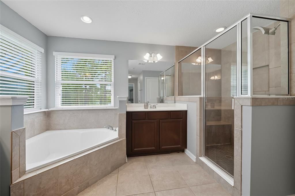 待售: $470,000 (5 贝兹, 4 浴室, 3622 平方英尺)