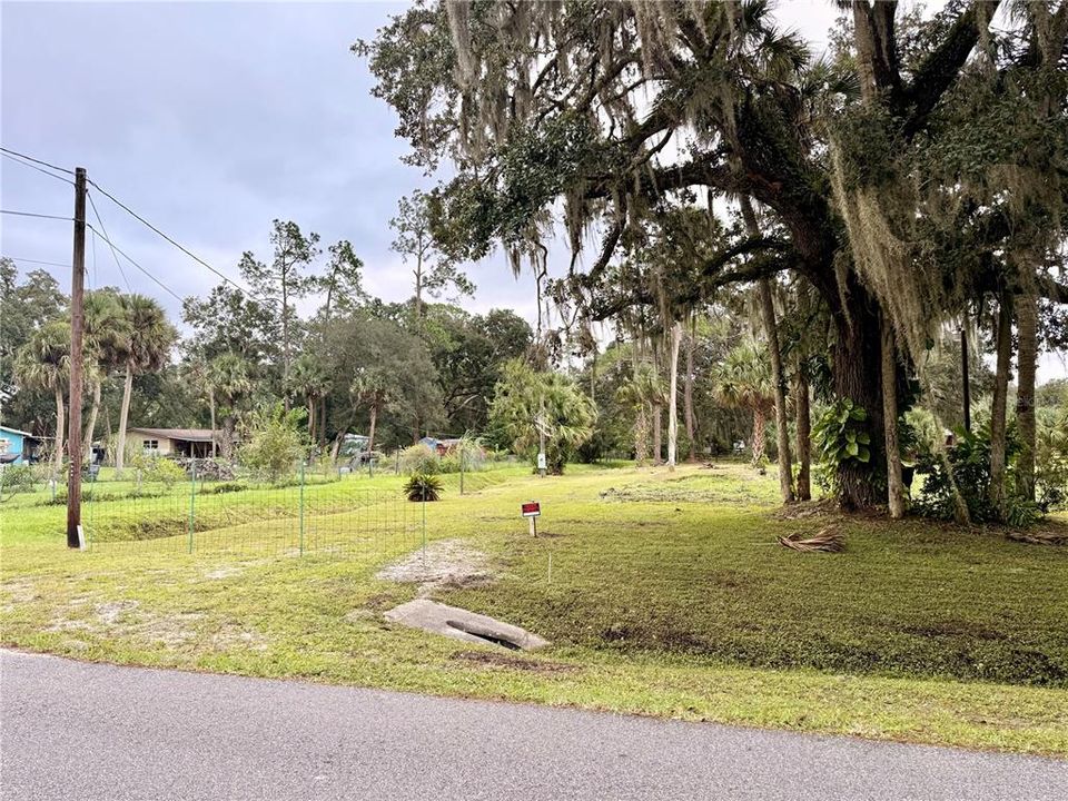 На продажу: $110,000 (0.68 acres)