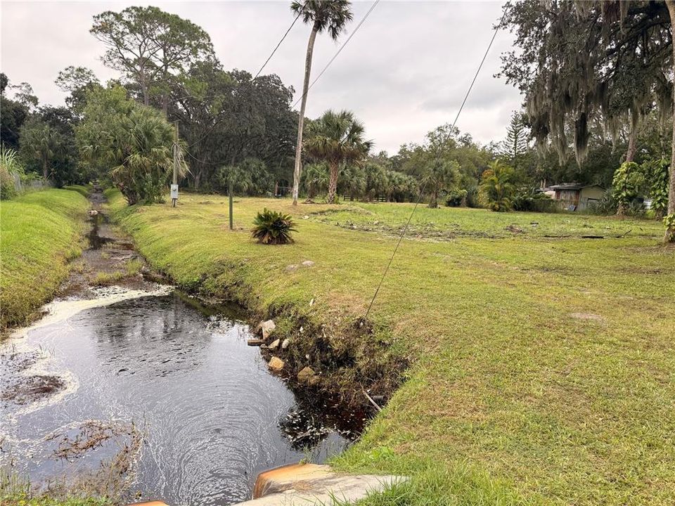 На продажу: $110,000 (0.68 acres)