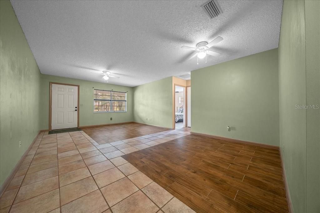 En Venta: $144,950 (2 camas, 2 baños, 2007 Pies cuadrados)