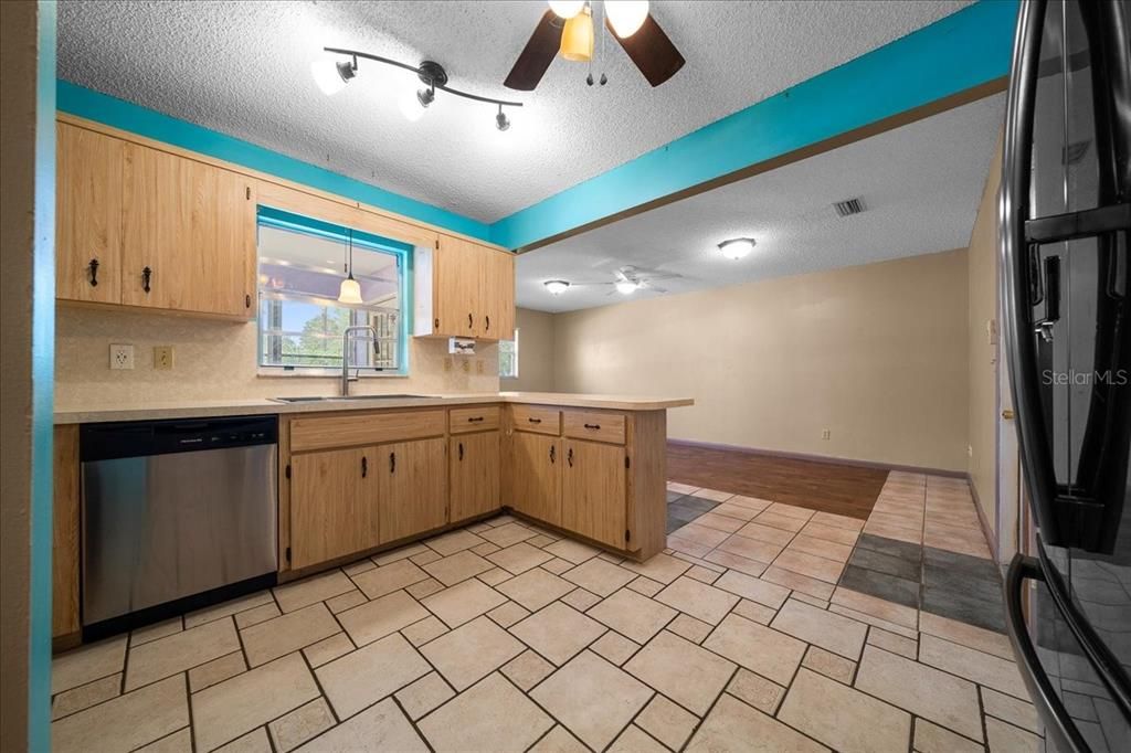 En Venta: $144,950 (2 camas, 2 baños, 2007 Pies cuadrados)