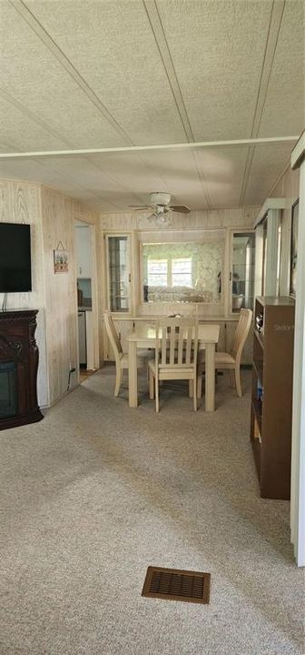 待售: $124,999 (2 贝兹, 2 浴室, 960 平方英尺)