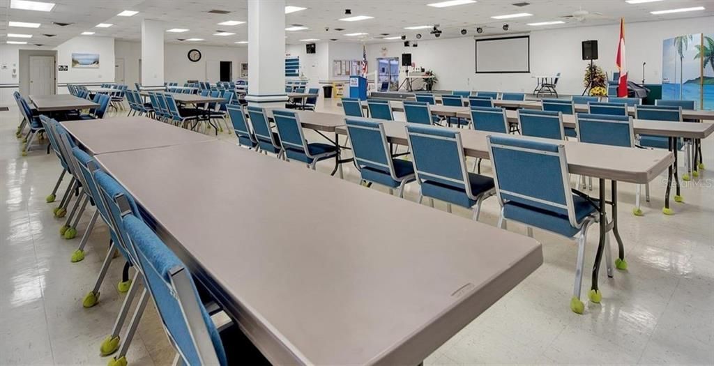 待售: $124,999 (2 贝兹, 2 浴室, 960 平方英尺)