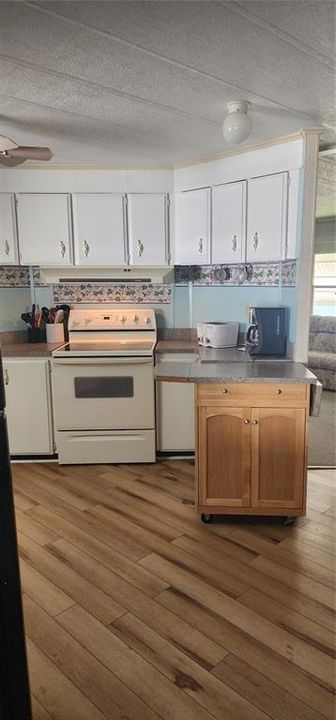 待售: $124,999 (2 贝兹, 2 浴室, 960 平方英尺)