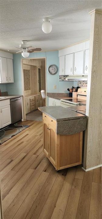 待售: $124,999 (2 贝兹, 2 浴室, 960 平方英尺)