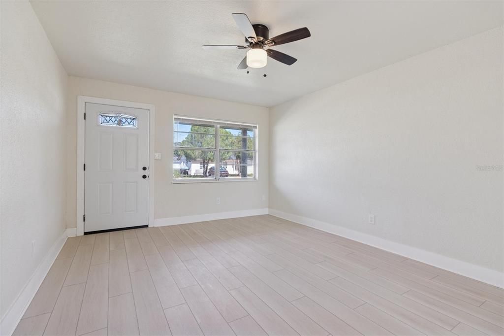 For Sale: $289,000 (4 beds, 2 baths, 1158 Square Feet)