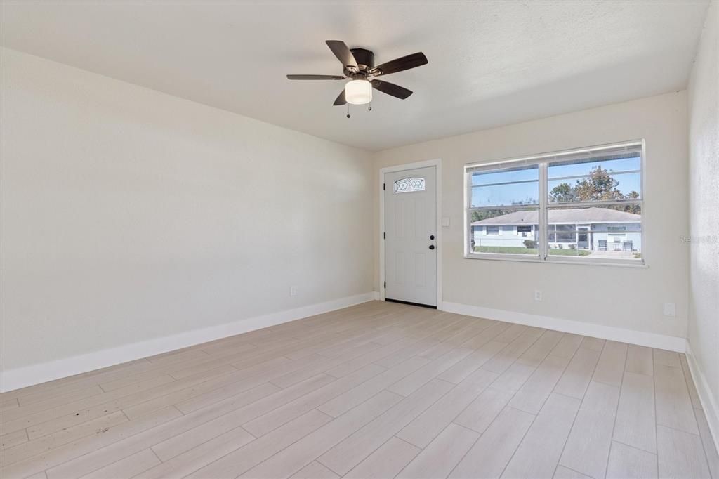 For Sale: $289,000 (4 beds, 2 baths, 1158 Square Feet)