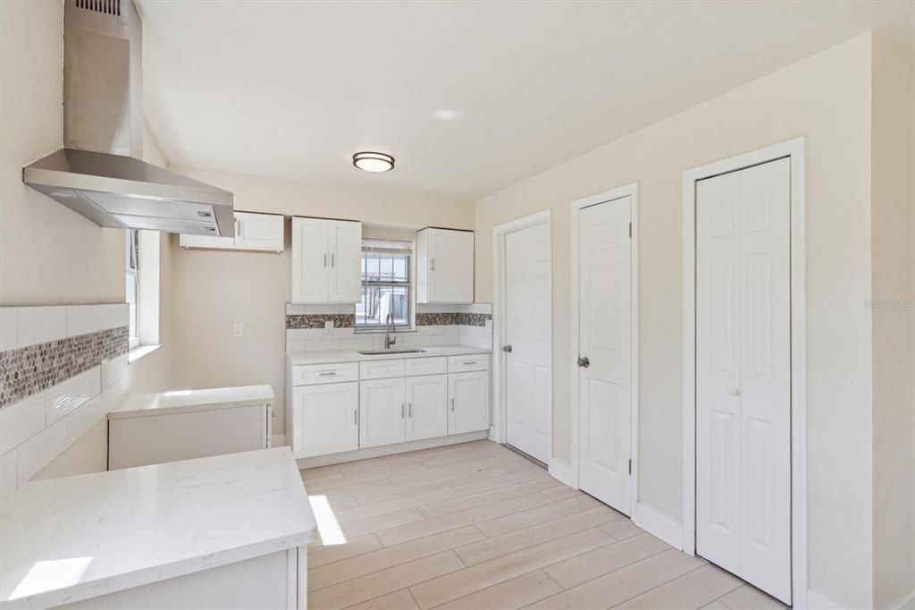 For Sale: $289,000 (4 beds, 2 baths, 1158 Square Feet)