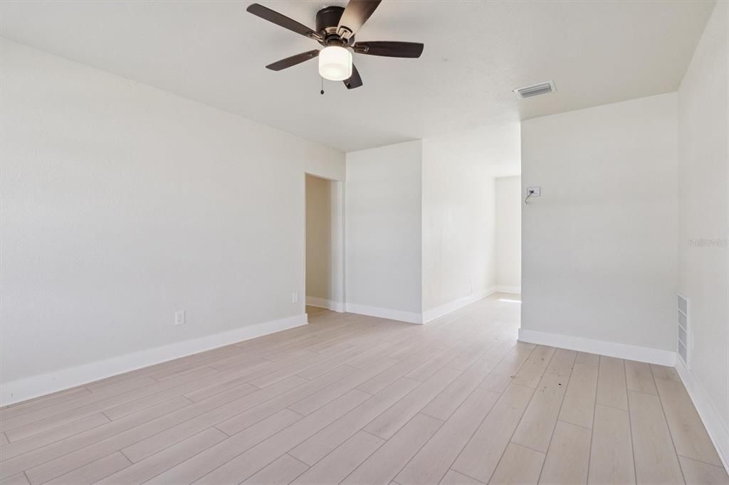 For Sale: $289,000 (4 beds, 2 baths, 1158 Square Feet)