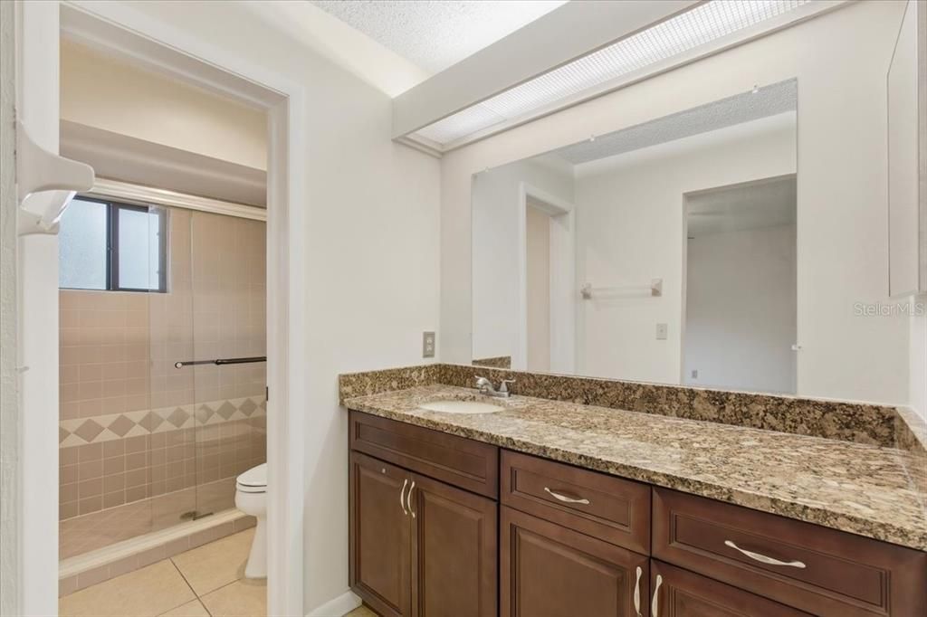 Activo con contrato: $197,000 (2 camas, 2 baños, 1098 Pies cuadrados)