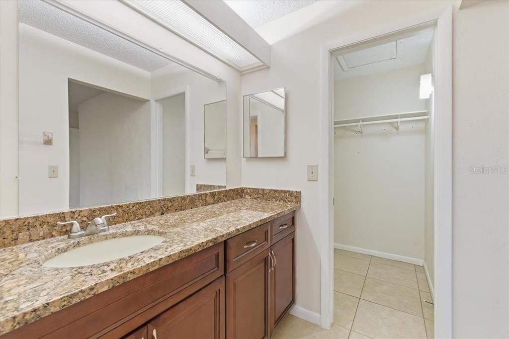 Activo con contrato: $197,000 (2 camas, 2 baños, 1098 Pies cuadrados)