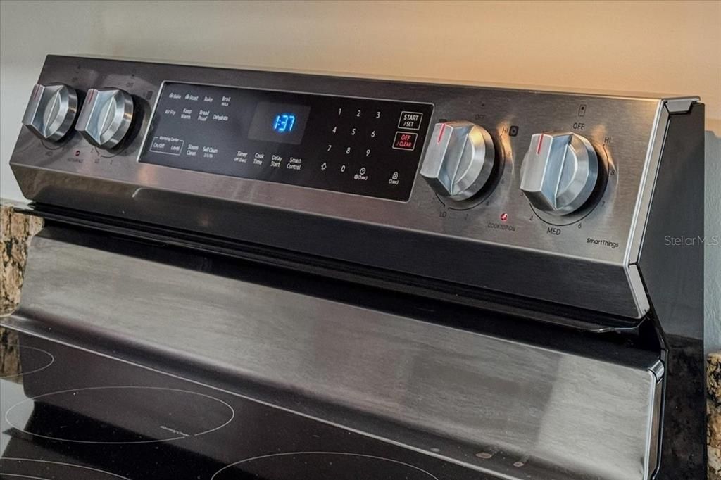 Activo con contrato: $197,000 (2 camas, 2 baños, 1098 Pies cuadrados)