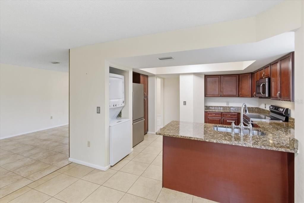 Activo con contrato: $197,000 (2 camas, 2 baños, 1098 Pies cuadrados)