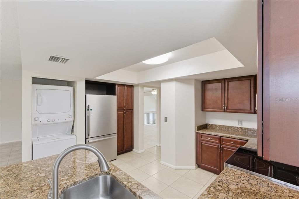 Activo con contrato: $197,000 (2 camas, 2 baños, 1098 Pies cuadrados)